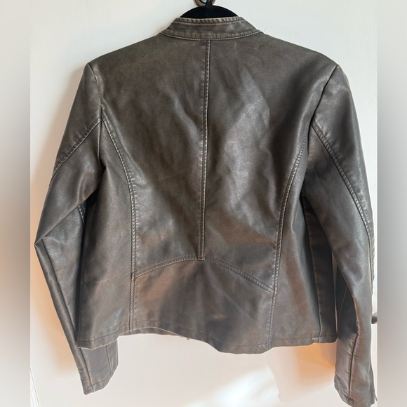 Beautiful Jacket - Picture 3 of 3